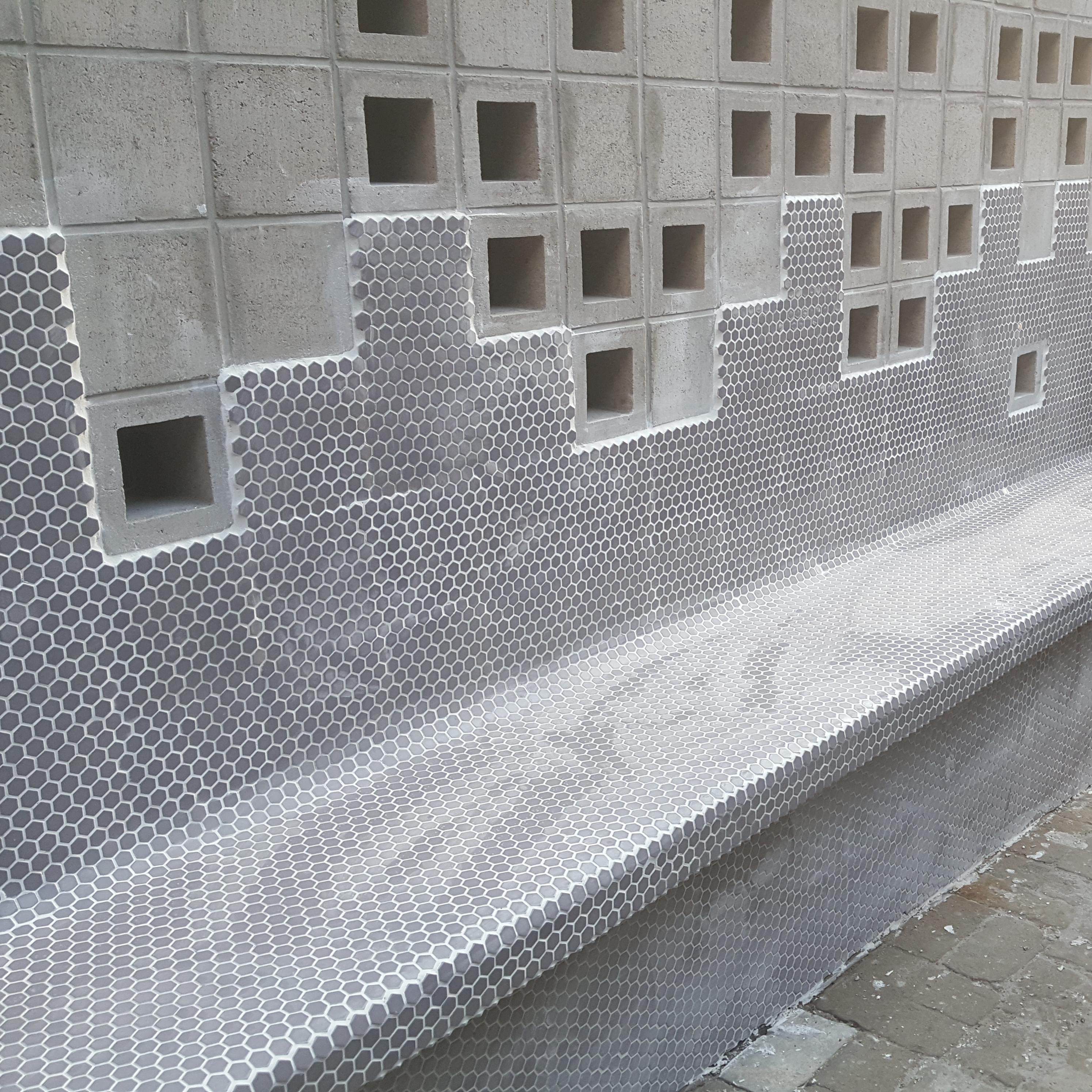 이태원 편집샵 입구/바닥 타일 공사 납품 사례